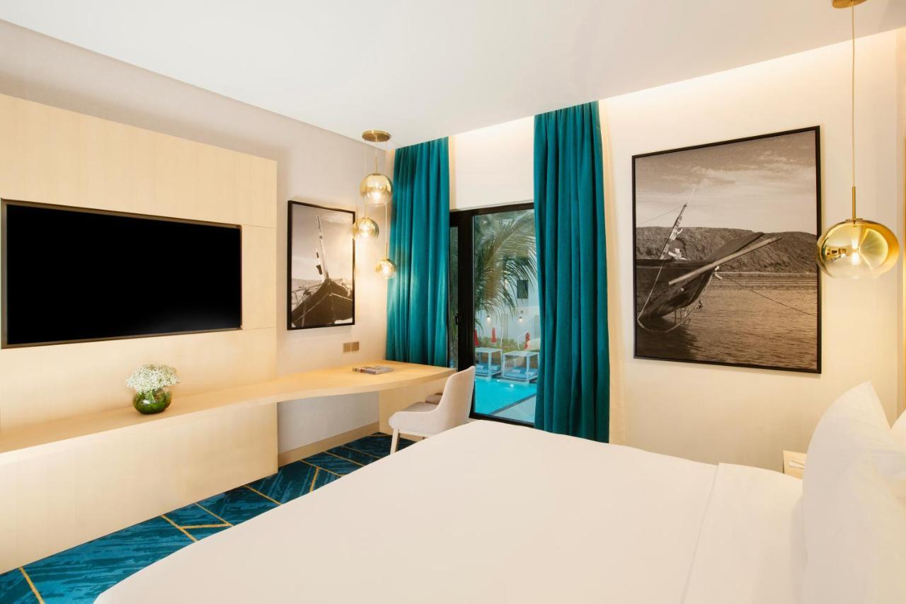 Maani Muscat Hotel & Suites Exterior photo