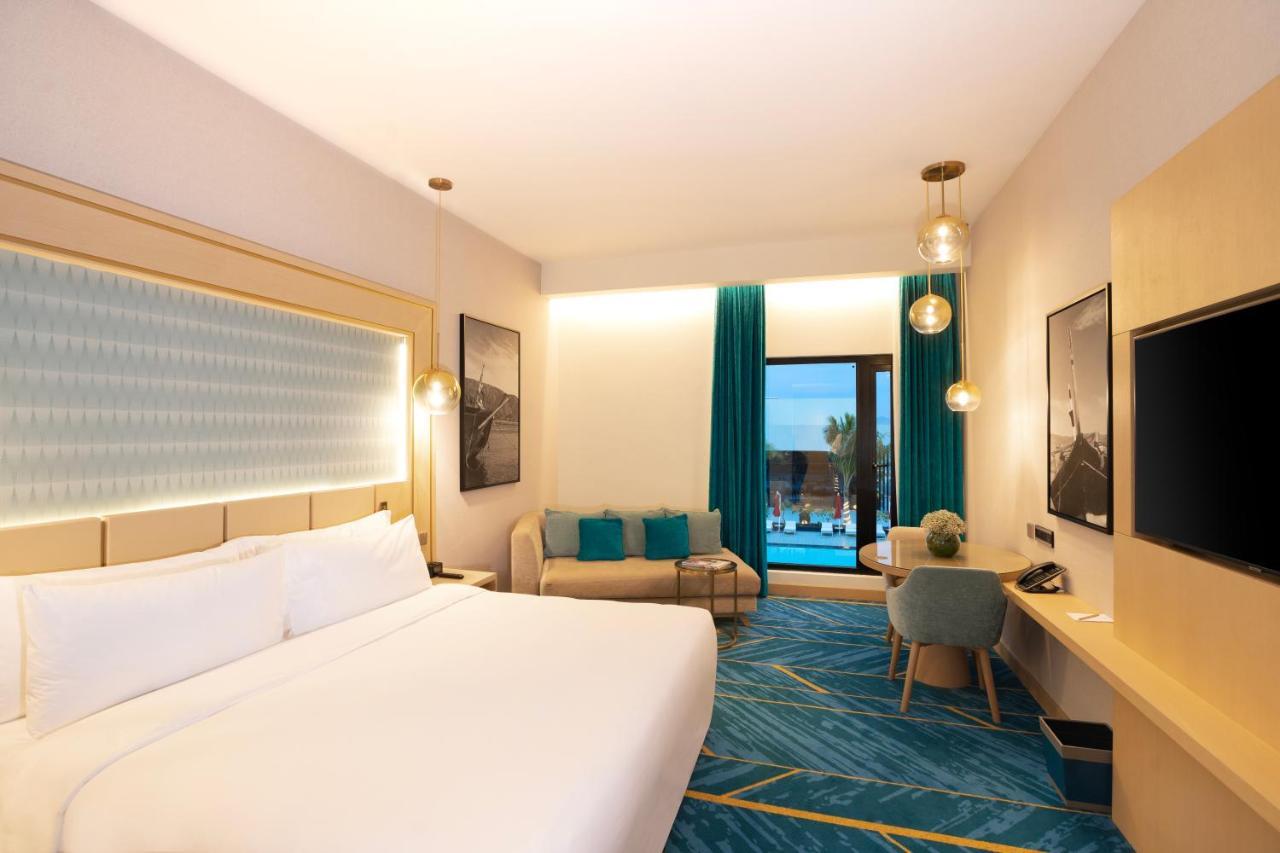 Maani Muscat Hotel & Suites Exterior photo